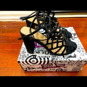 Brash HoneyComb Black Heels Size 7 1/2